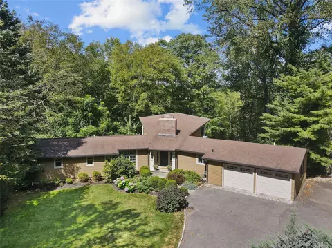 4 Yale Pl, North Castle, NY 10504