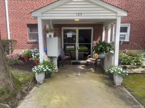 125 Park Ave #A4, Amityville, NY 11701
