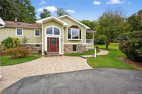 6 Marvelle Ln, Minisink, NY 10998