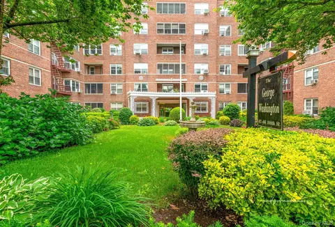 67-66 108th St #D43, New York, NY 11375
