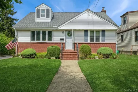 107 Atlantic Ave, North Hempstead, NY 11040
