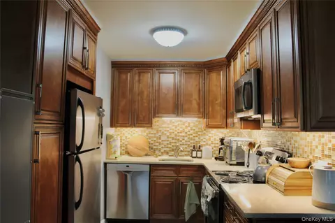 Kitchen - 724 166th St #5D, Whitestone, NY 11357 photo 2 of 4