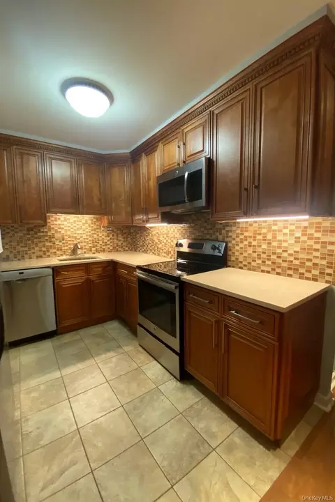 Kitchen - 724 166th St #5D, Whitestone, NY 11357 photo 4 of 4