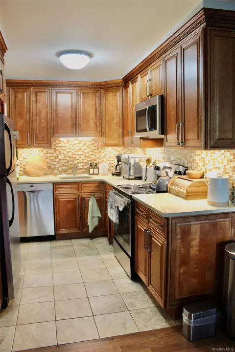 Kitchen - 724 166th St #5D, Whitestone, NY 11357 photo 3 of 4