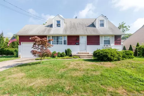 2125 Burke Pl, Merrick, NY 11566
