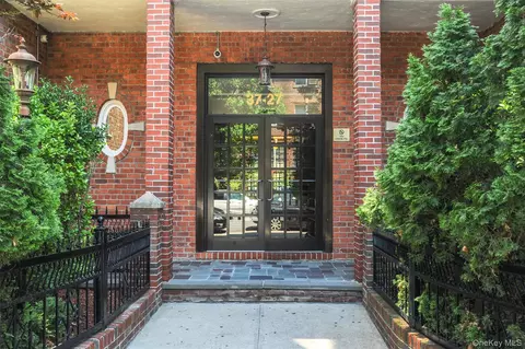3727 86th St #4G, New York, NY 11372