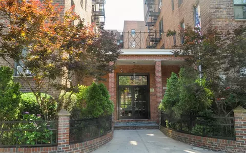 3727 86th St #4G, New York, NY 11372