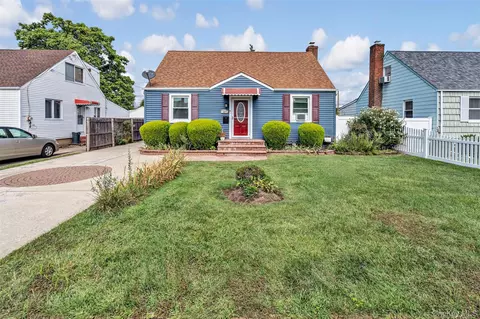 737 Lowell Rd, Uniondale, NY 11553