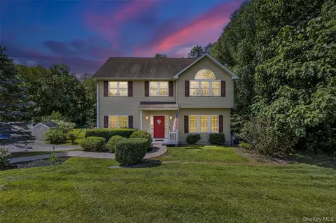 22 Dwaarkill Farms Ct, Crawford, NY 12566