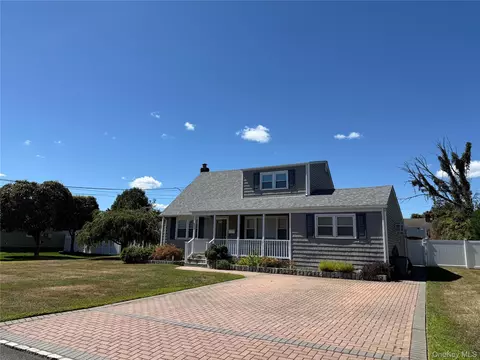652 Empire Ave, West Babylon, NY 11704