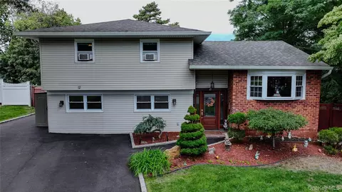 45 Harvard Ln, Commack, NY 11725