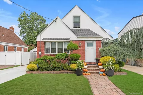 69 Lamberson St, Valley Stream, NY 11580