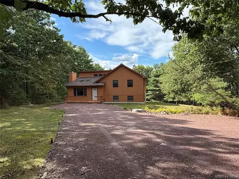 128 Split Rock Dr, Highland, NY 12719