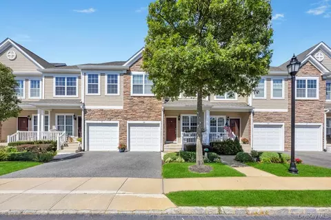 62 Warwick Dr, Massapequa, NY 11758