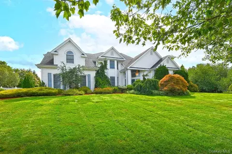 2 Andiron Ct, East Northport, NY 11731