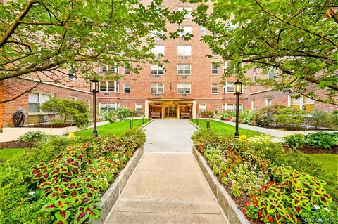 120 E Hartsdale Ave #3M, Greenburgh, NY 10530