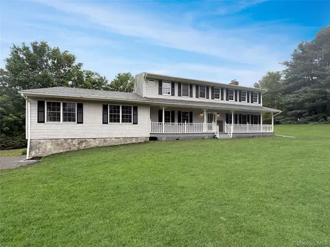 325 Jackson Ave, New Windsor, NY 12553