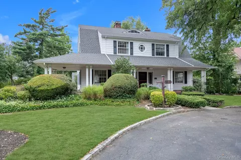 84 Nassau Blvd, Garden City, NY 11530