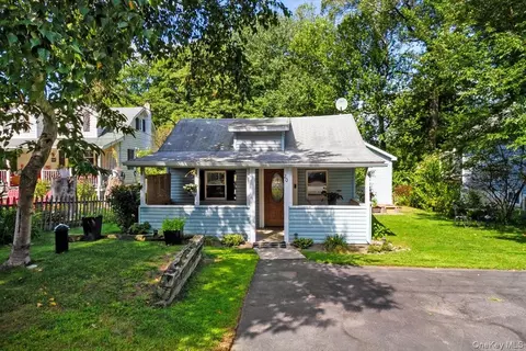 20 Seneca Rd, Putnam Valley, NY 10579