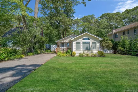 33 Wylde Rd, Mount Sinai, NY 11766
