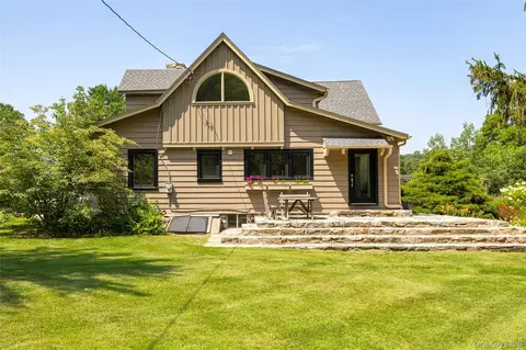 31 Blueberry Ln, Stormville, NY 12582