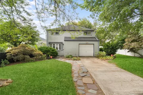 604 Dartmouth St, North Hempstead, NY 11590