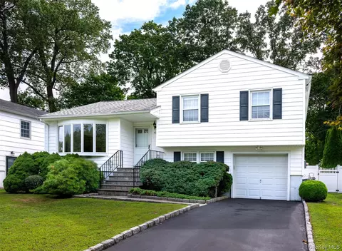 305 Hornidge Rd, Mamaroneck, NY 10543