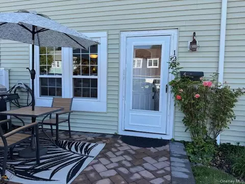 123 Whalers Cv, Babylon, NY 11702