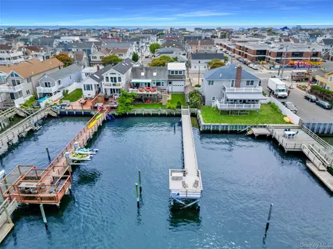 1007 W Park Ave, Long Beach, NY 11561