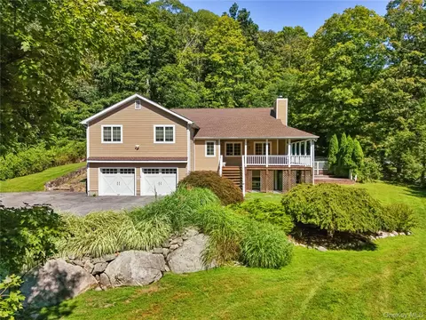 122 Wiccopee Rd, Putnam Valley, NY 10579
