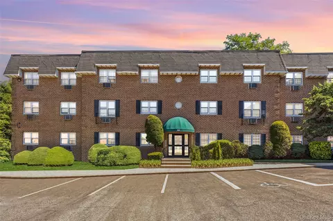 400 Maryland Ave #1D, Staten Island, NY 10305