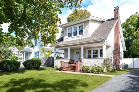 3 West St, Mount Kisco, NY 10549