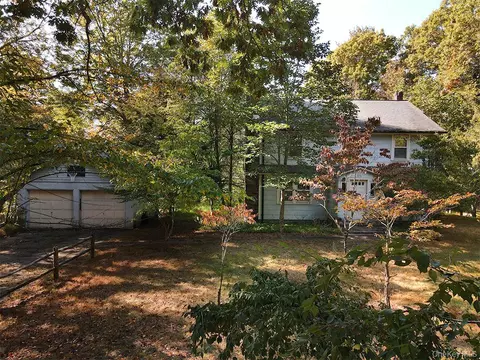 328 Lakeview Dr, Highland, NY 12743