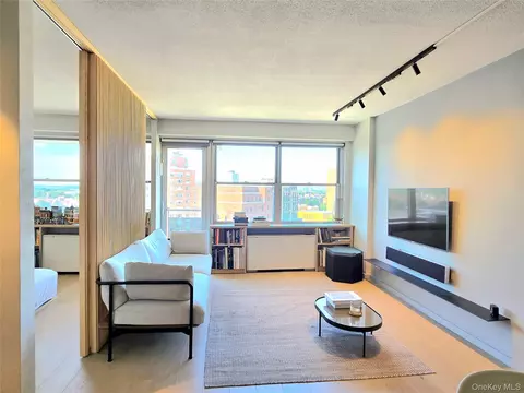 70-31 108th St #12F, New York, NY 11375