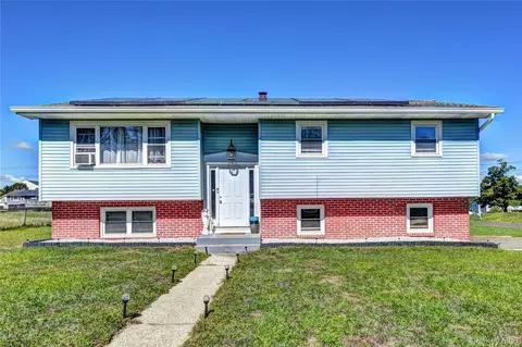 1 Polly Kay Dr, Middletown, NY 10940