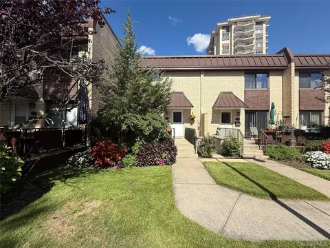 18-21 215th St #TH 24, Bayside, NY 11360