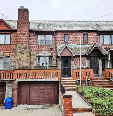 81-28 77 Ave, New York, NY 11385