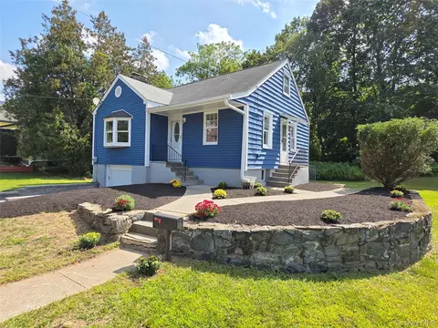 809 Oakwood Dr, Peekskill, NY 10566