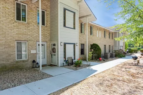 19 Redwood Ct #19, Coram, NY 11727