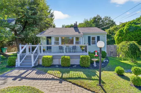 105 Buckingham Ave, Poughkeepsie, NY 12601