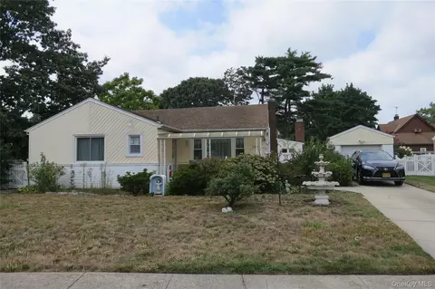 1550 Debra Pl, Valley Stream, NY 11580