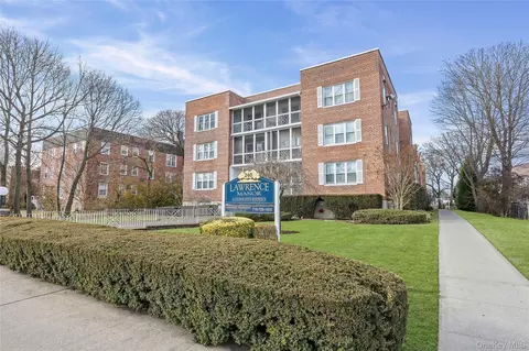 240 Central Ave #2F, Lawrence, NY 11559