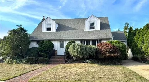 3799 Mansfield Dr, Seaford, NY 11783