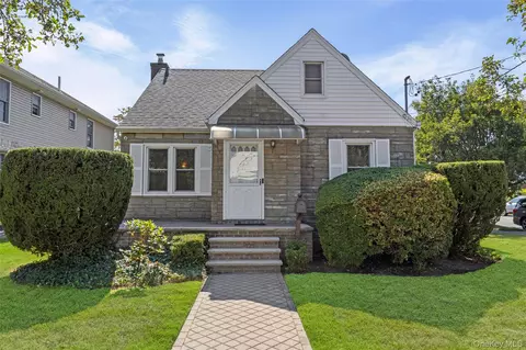 51 Stephen Ave, North Hempstead, NY 11040