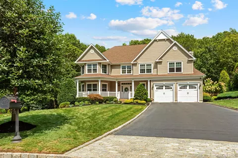4 Dreamworks Ct, Northport, NY 11768