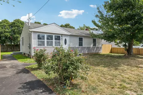 25 Candlewood Rd, Bay Shore, NY 11706