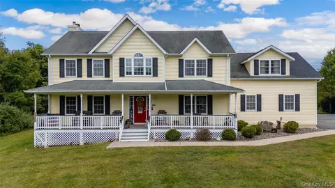 560 Winding Hill Rd, Crawford, NY 12549