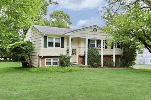 40 Eastbourne Dr, Ramapo, NY 10977