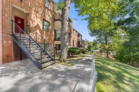 26 Fieldstone Dr #5B, Greenburgh, NY 10530