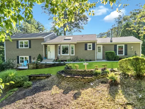 69 Forest Rd, Kings Park, NY 11754